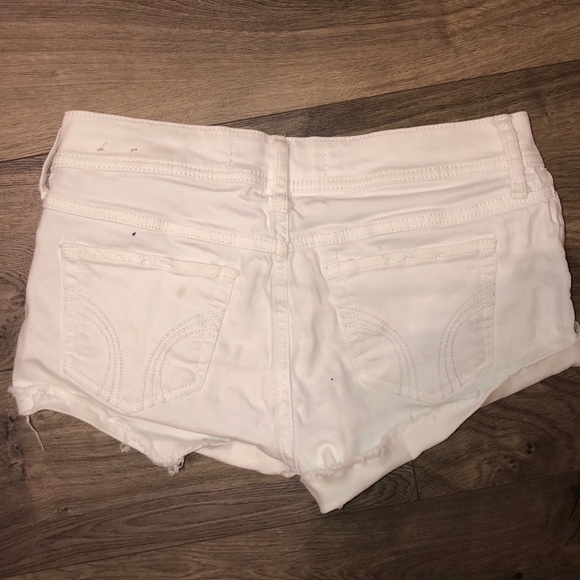 Hollister white short shorts - Picture 2 of 3